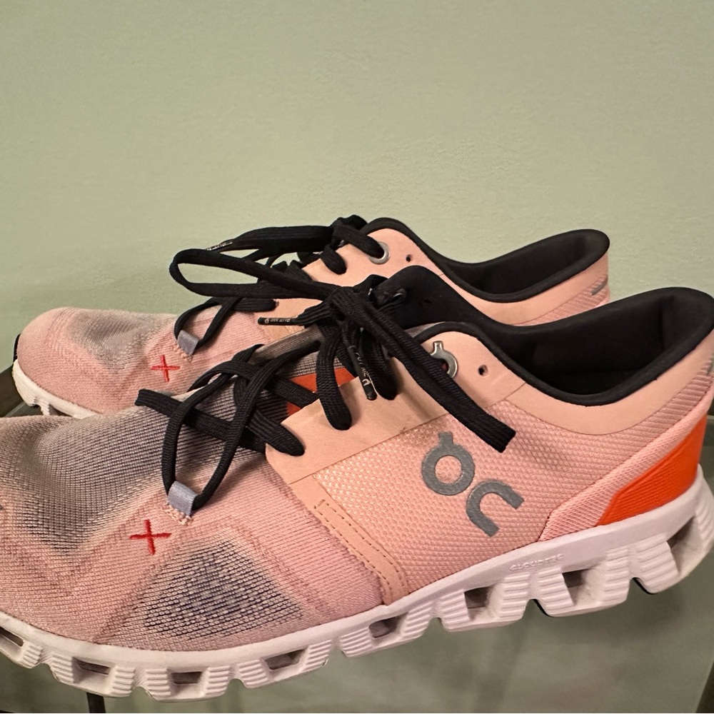On Cloud X3 women’s running shoes Rose/Sand size 8 like new (lowest price)